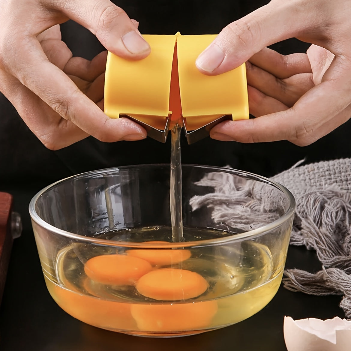 Stainless Steel Eggshell Separator - Quick Yolk Splitter with Easy-Grip Handle